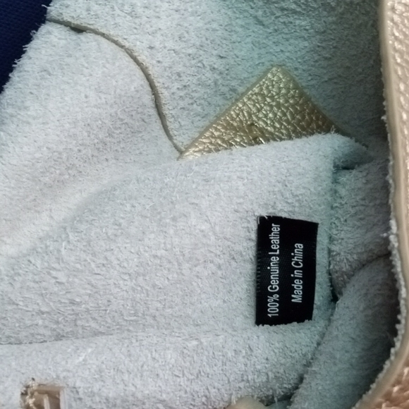 BTB Los Angeles gold Genuine Leather crossbody bag W/adjustable strap ma… - Picture 5 of 6